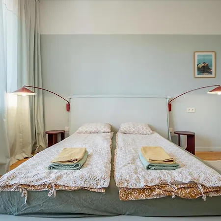 Bright & 2br In Historic Heart Of Apartman Szófia