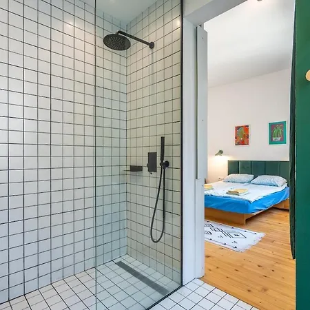 Bright & 2br In Historic Heart Of Apartman Szófia