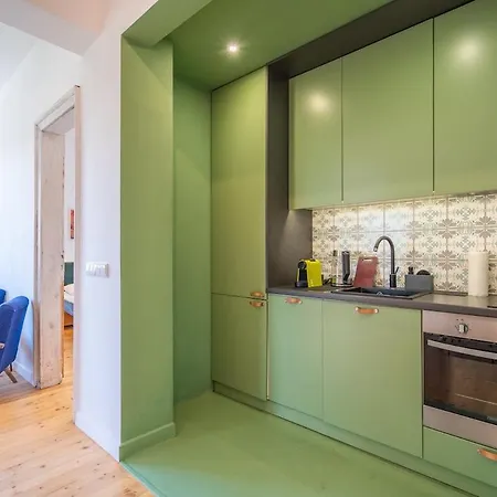 Bright & 2br In Historic Heart Of