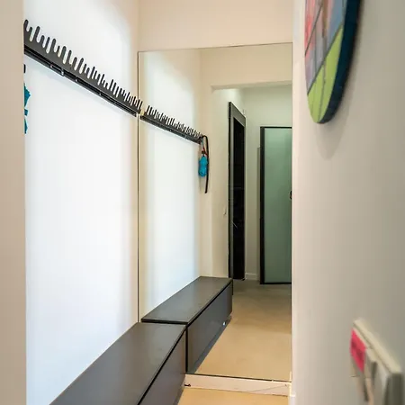 Bright & 2br In Historic Heart Of