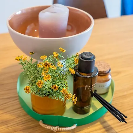 Bright & 2br In Historic Heart Of *