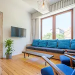 Bright & 2br In Historic Heart Of Apartament *