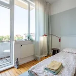Bright & 2br In Historic Heart Of *