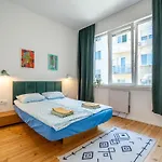 Apartament Bright & 2br In Historic Heart Of Sofia