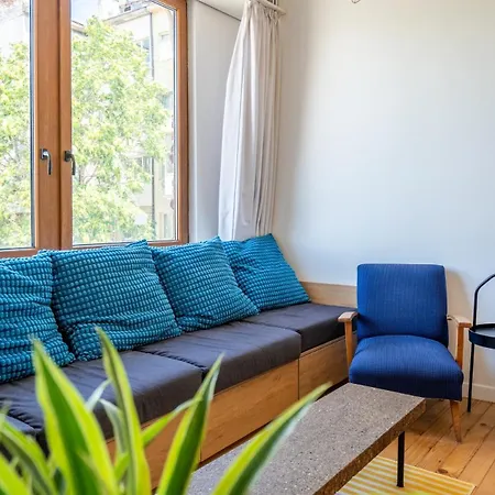 Bright & 2br In Historic Heart Of *