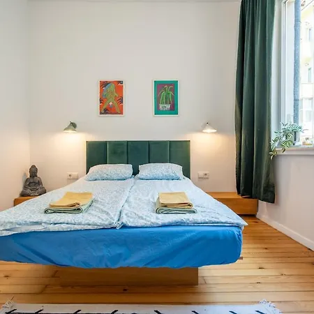 Bright & 2br In Historic Heart Of *