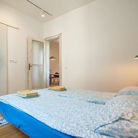 Bright & 2br In Historic Heart Of Sófia