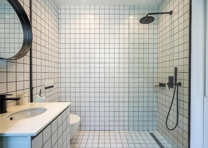 Bright & 2br In Historic Heart Of Appartement *