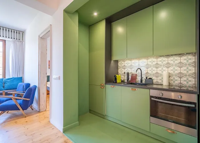 Bright & 2br In Historic Heart Of