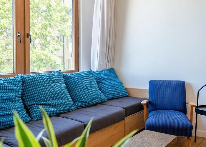 Bright & 2br In Historic Heart Of *