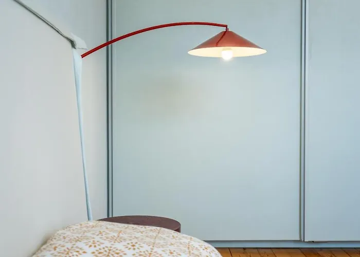 Bright & 2br In Historic Heart Of