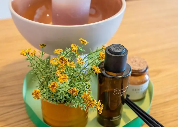 Bright & 2br In Historic Heart Of *