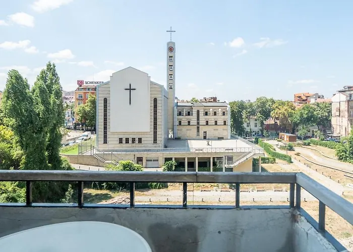 Bright & 2br In Historic Heart Of