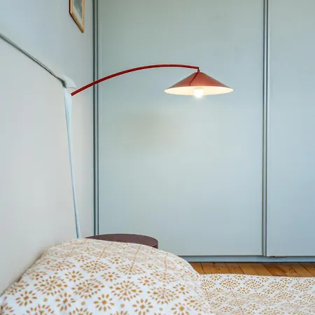 Bright & 2br In Historic Heart Of