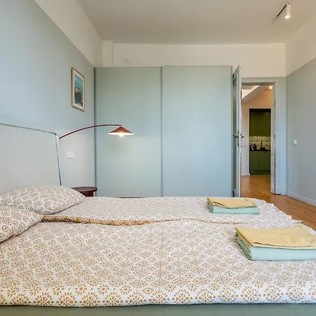 Bright & 2br In Historic Heart Of